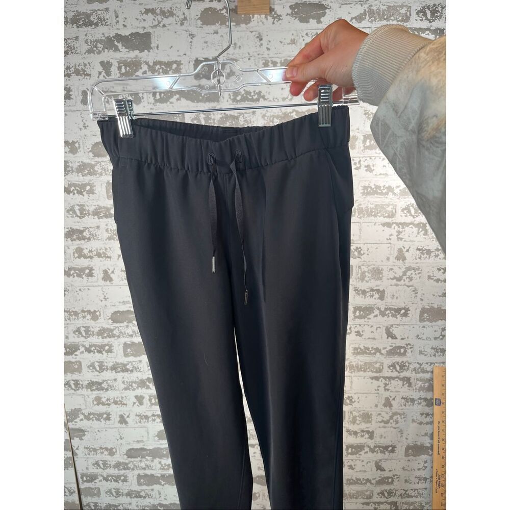 Lululemon | women black athletic joggers size 4